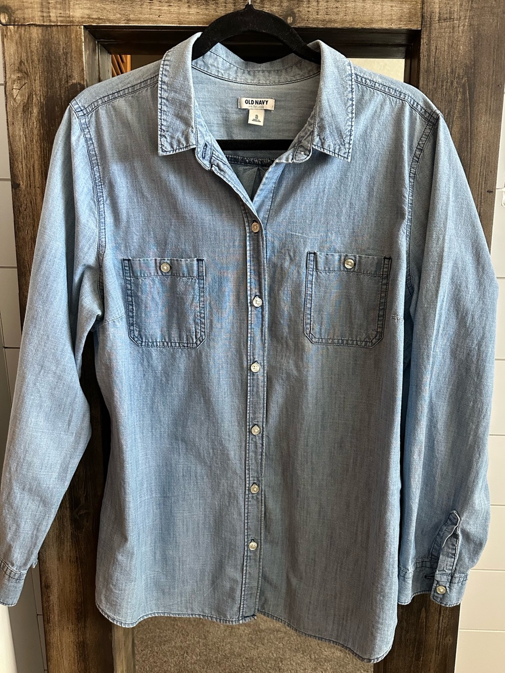 Old Navy Chambray Button Front Shirt Women’s XL Light Wash Denim Top
